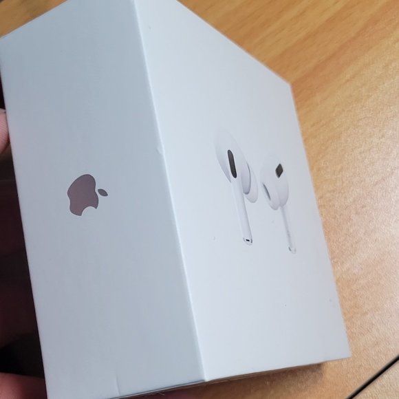 Apple Airpods Pro 1st Generation with case and charger - Picture 2 of 3